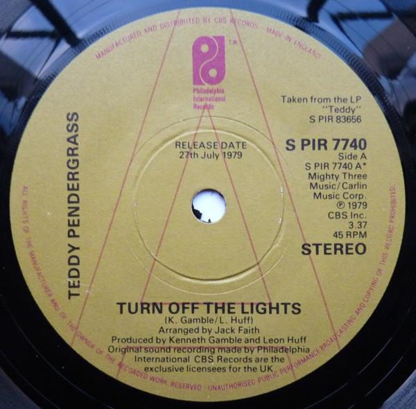 Teddy Pendergrass - Turn Off The Lights